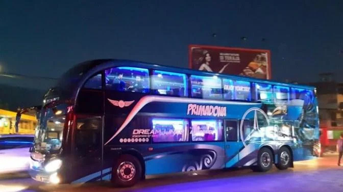 Night Bus Double Decker Wallpa - Image screenshot of android app