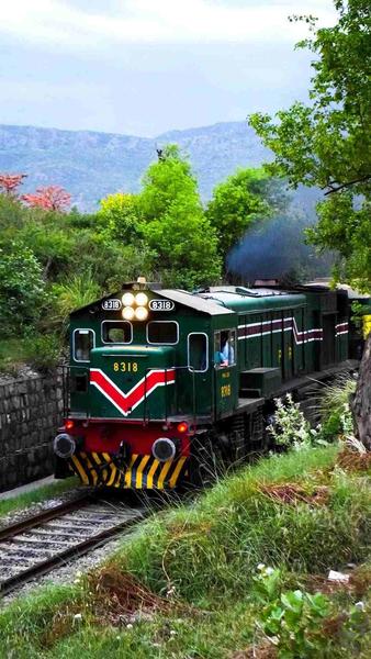 Train Pictures - Modern Train Wallpa - Image screenshot of android app