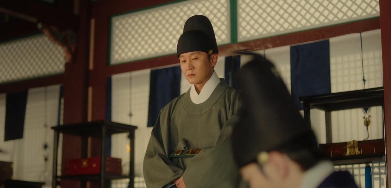 سر آستین قرمز - عکس برنامه موبایلی اندروید