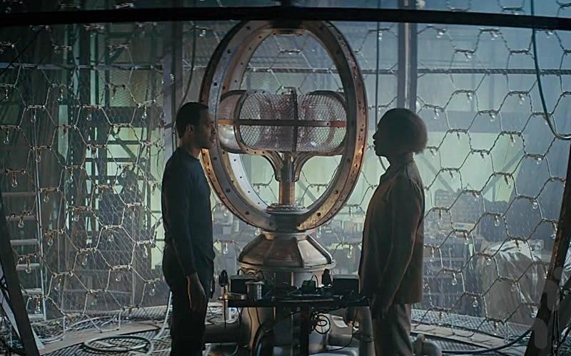 مردی که به زمین افتاد - عکس برنامه موبایلی اندروید