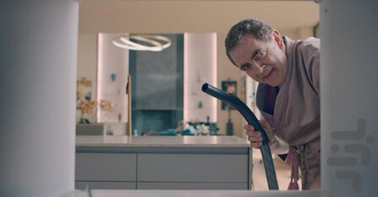 مرد در برابر زنبور - عکس برنامه موبایلی اندروید