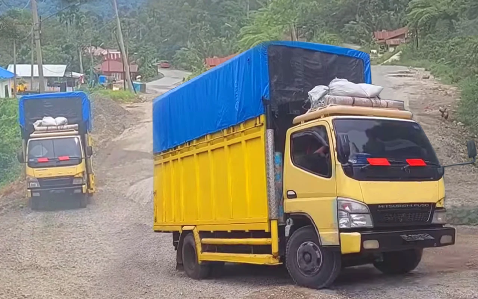 Offroad Cargo Truck 3D Game - Gameplay image of android game