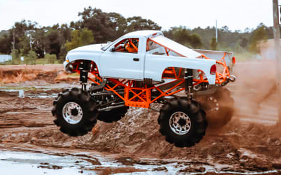 Monster Truck Offroad Madness - Gameplay image of android game