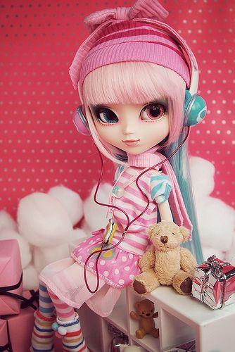 Cute Doll Wallpaper - Image screenshot of android app