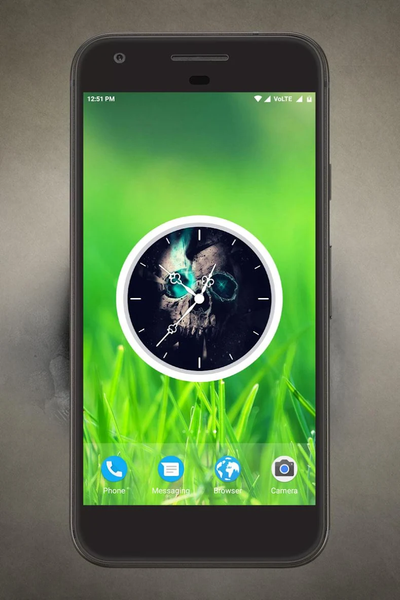 Skull Clock Live Wallpaper - Image screenshot of android app