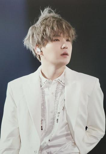 Suga Wallpaper - Image screenshot of android app